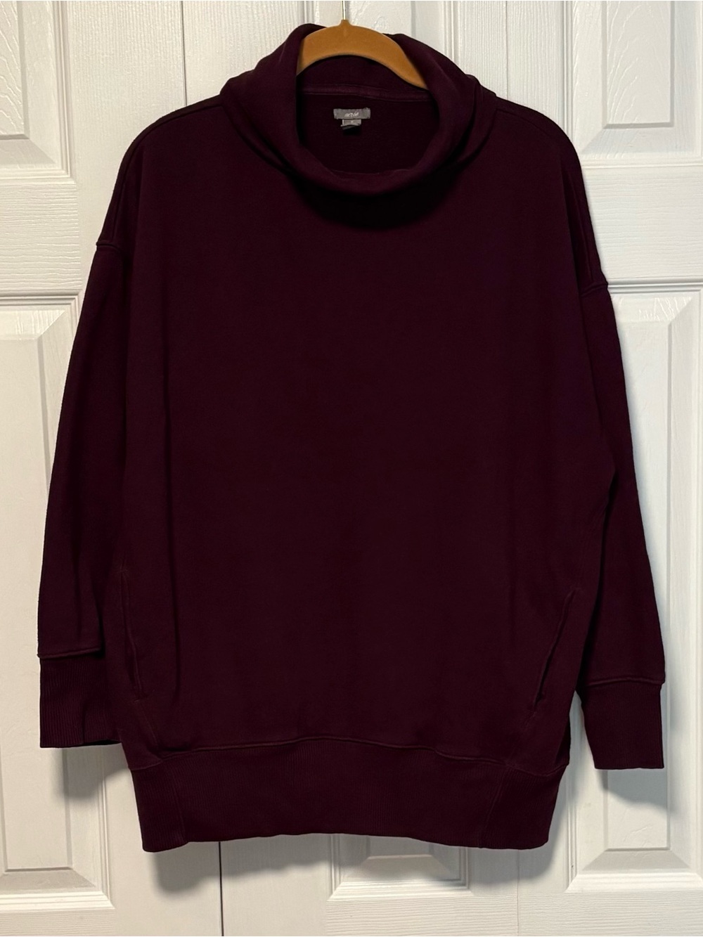 Relaxed Turtleneck Sweatshirt with Pockets - Deep Plum